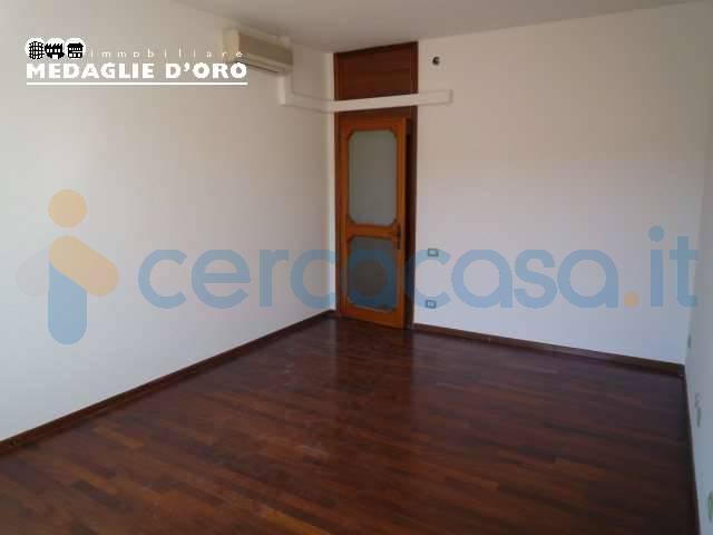 Appartamento Quadrilocale in affitto in Ad.ze Piazzale Risorgimento, Modena
