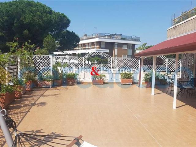 Appartamento Quadrilocale in affitto in Largo Solera Lotto 1, Roma
