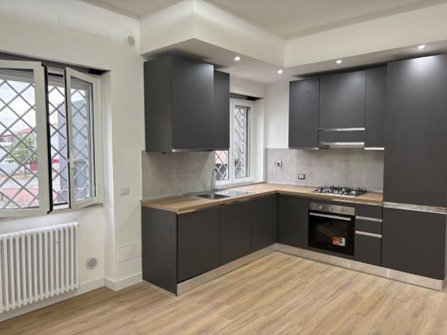 APPARTAMENTO RISTRUTTURATO CON MATERIALI DI PREGIO – LUMINOSISSIMO – 60 MQ – GRE