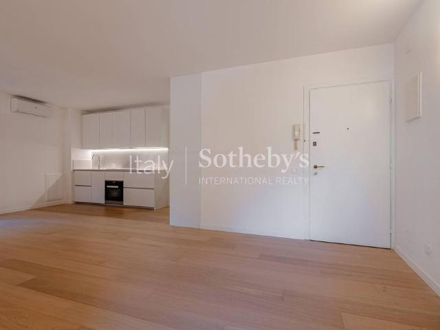 Appartamento ristrutturato con terrazzo in zona Moscova