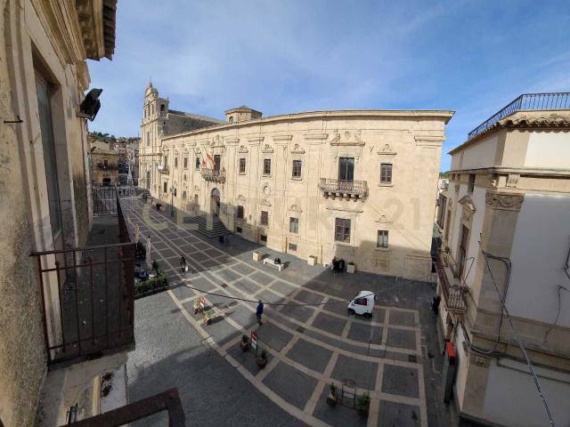 Appartamento ristrutturato in via donna giovanna d'austria 6, Militello in Val di Catania