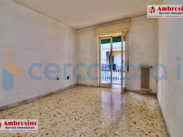 Appartamento Trilocale da ristrutturare, in affitto in Viale Michelangelo 46, Casavatore