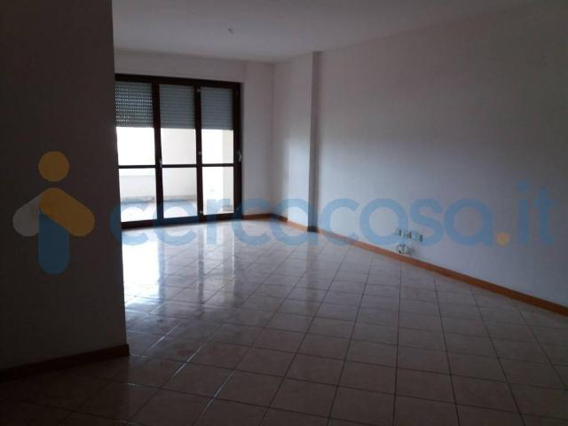 Appartamento Trilocale di nuova costruzione, in affitto in Viale Le Corbusier, Latina