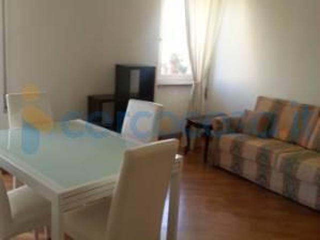 Appartamento Trilocale in ottime condizioni in affitto a Roma