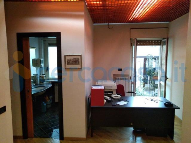 Appartamento Trilocale in ottime condizioni, in affitto in Via Roma 133, Caserta