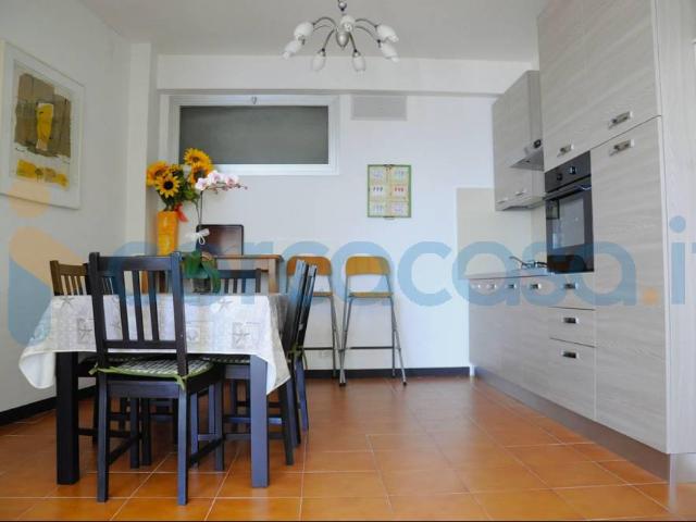 Appartamento Trilocale in ottime condizioni, in affitto in Via Sant'andrea Di Rovereto 5, Chiavari