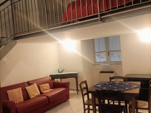 Appartamento TRILOCALE in affitto a Napoli Na