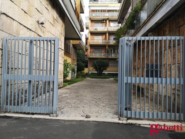 Appartamento TRILOCALE in affitto a Roma Rm