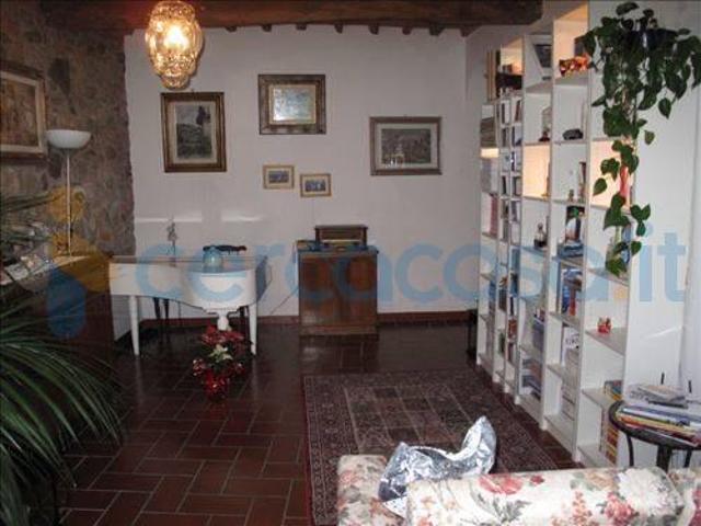 Appartamento Trilocale in affitto in Capezzana, Carmignano