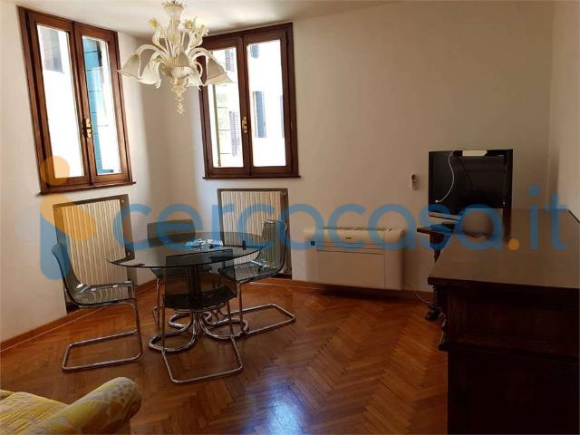 Appartamento Trilocale in affitto in Via C. Battisti, Padova