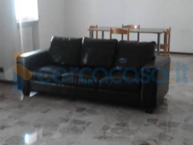 Appartamento Trilocale in affitto in Via Giarelli, Piacenza