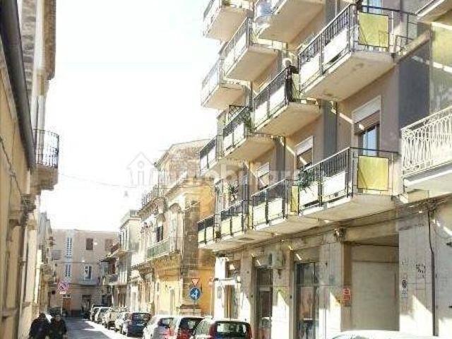 Appartamento via Milano 24, Centro, Avola