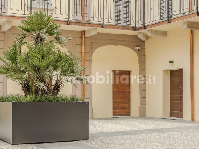 Appartamento via Cavour, Centro, Arona