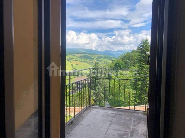 Appartamento via Farnese, Centro, Camerino