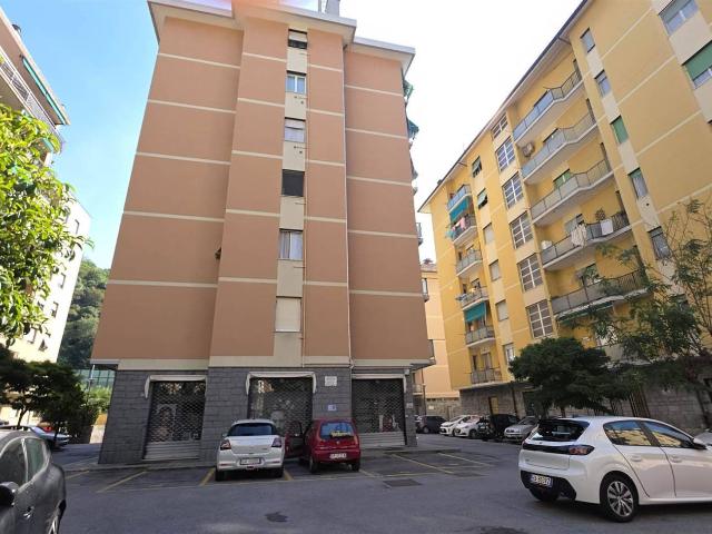 Appartamento via L. Zamperini 11, Bolzaneto, Genova