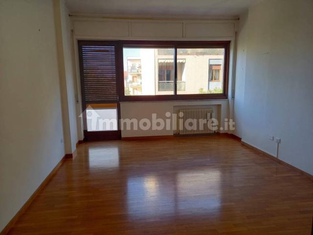 Appartamento via Trento 138, Piazza Salotto Corso Umberto, Pescara