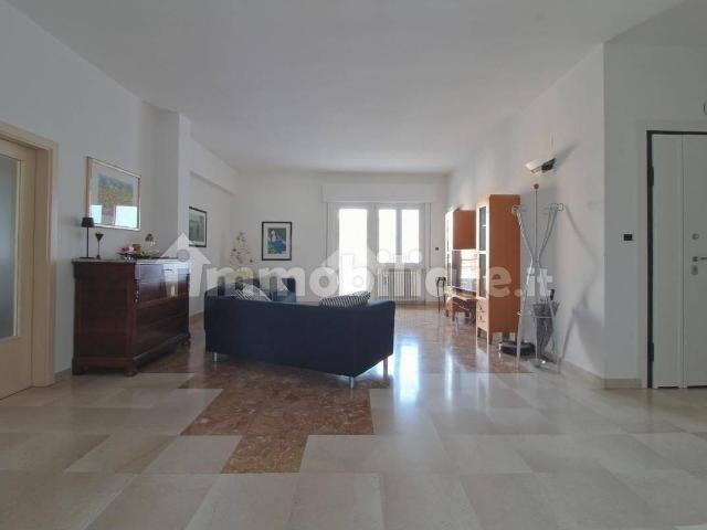 Appartamento via Trieste 165, Centro, Giulianova