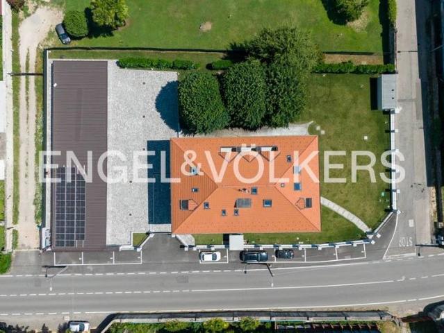 Appartamento via Varesina 2, Centro, Angera