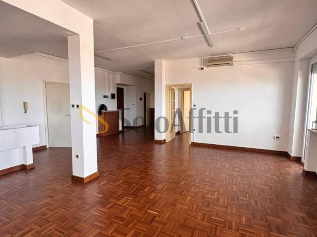 Appartamento via Venezia, Via Venezia Lungofiume Paolucci, Pescara