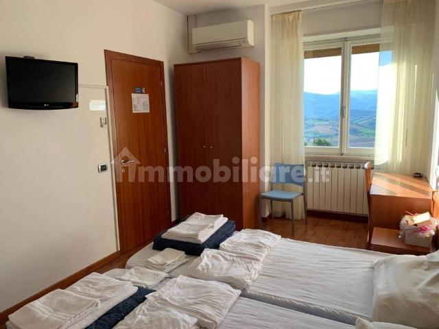 Appartamento viale Giacomo Leopardi, Centro, Camerino