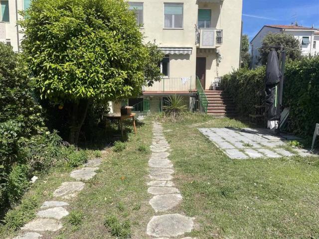Appartamento viale del Tirreno, Tirrenia, Pisa