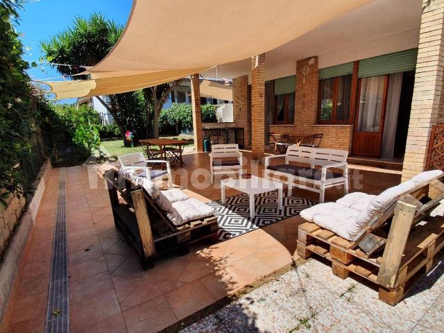 Appartamento viale Paride 70, Torre Marina Lido di Tirrenella, Ardea