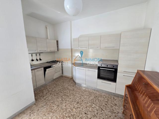 Appartamento vista mare in via g. carducci 121, Massa