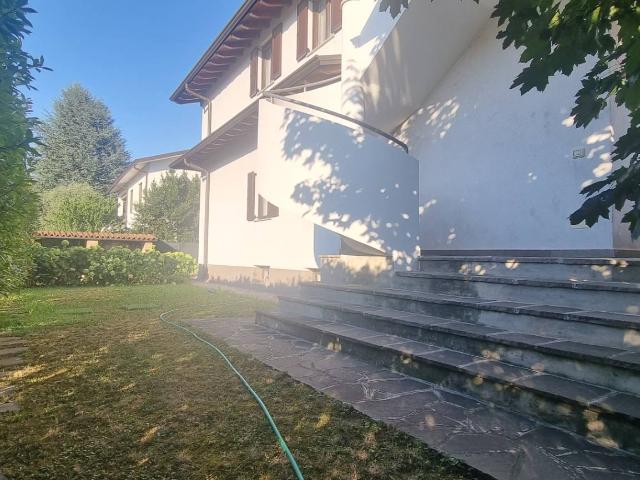 Appartamenti in Villa in vendita a Bellinzago Lombardo