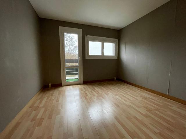 Appartement5 pièce s 90 m2 non meublé