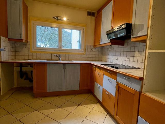 Appartement5 pièce s 90 m2 non meublé