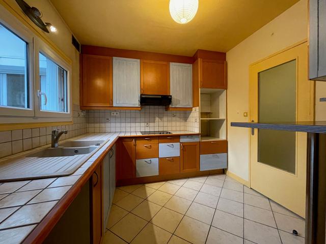 Appartement5 pièce s 90 m2 non meublé