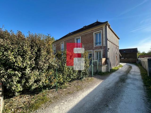 Appartement 40 m2 avec terrain et parkings privés à Lusigny