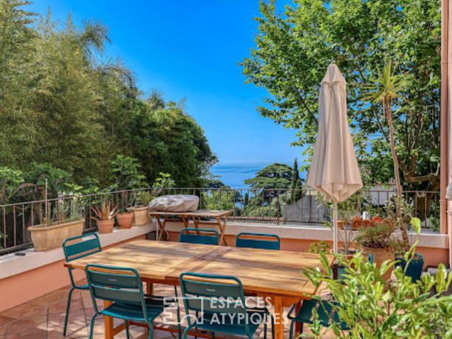Appartement contemporain avec terrasse en bord de mer