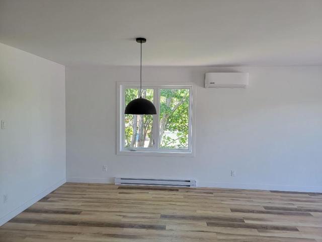 Appartement 4 ½ à louer à Charlesbourg Triplex récent