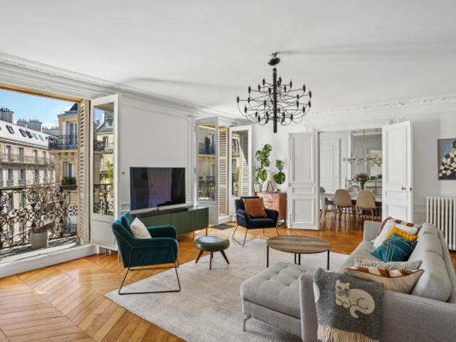 Appartement 4 chambres avec balcon Saint Philippe du Roule/Cha