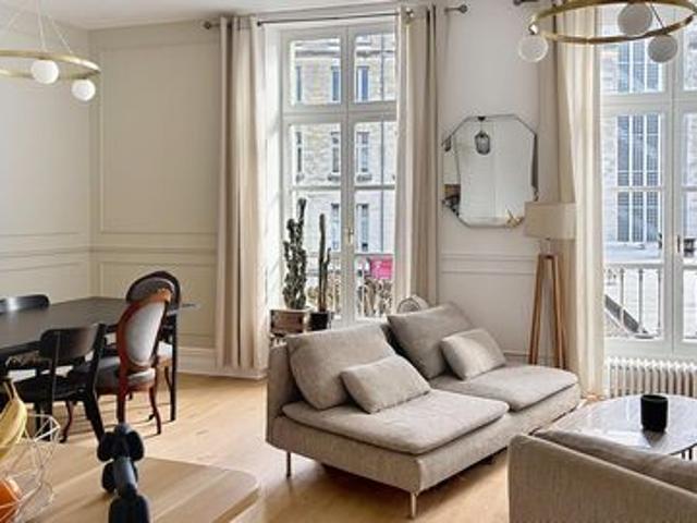 Appartement 4 chambres, 3 salles de bains. Emplacement de choix avec beaux volumes et lumineux 107m2