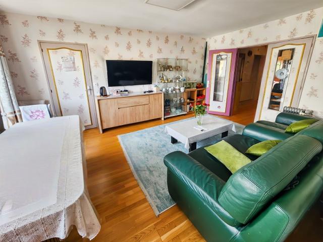 Appartement 4 pièce s 74.77 m2, Balcon, cave et place de parking