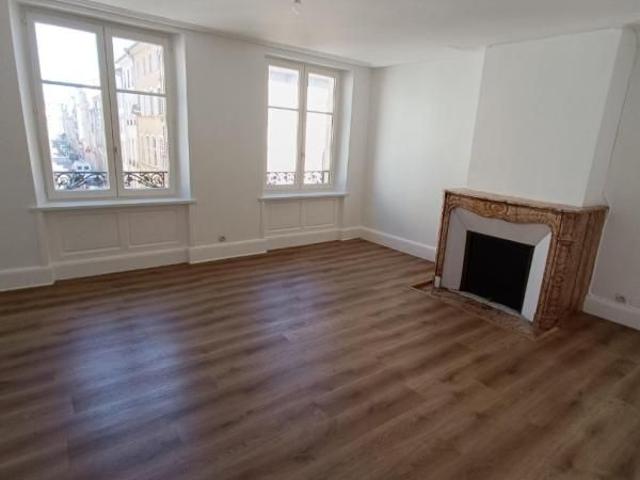 APPARTEMENT 4 pièce s 85m²