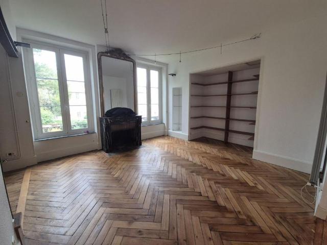 APPARTEMENT 4 pièce s 96m²