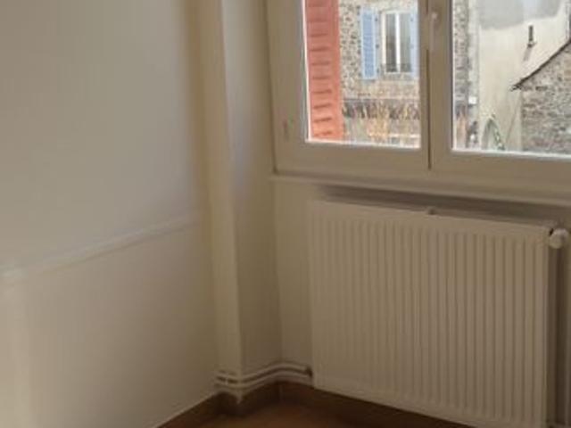Appartement 4 pièces, 67 m² à louer à Champs sur Tarentaine Marchal 15270