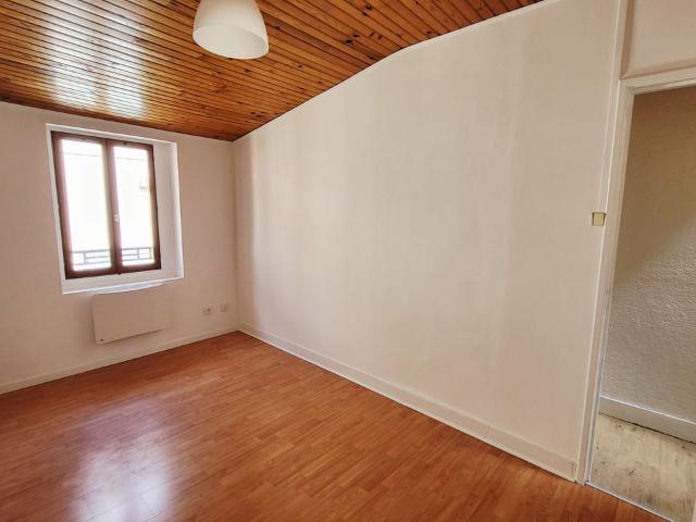 Appartement 4 pièces, 65 m² à louer à Thiers 63300