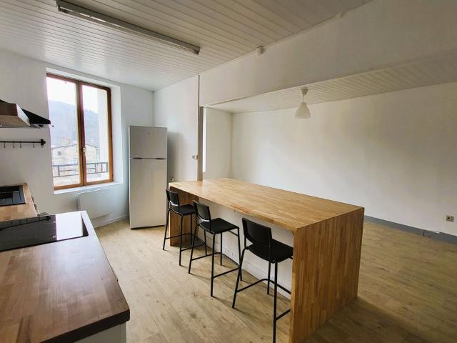 Appartement 4 pièces, 65 m² à louer à Thiers 63300