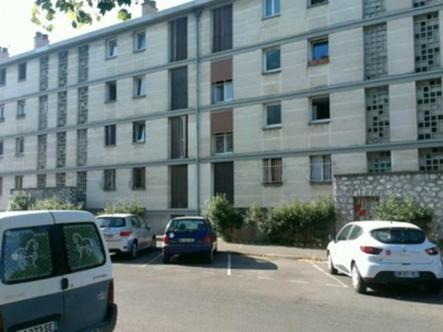 Appartement 4 Pieces 68 m2 salon de provence