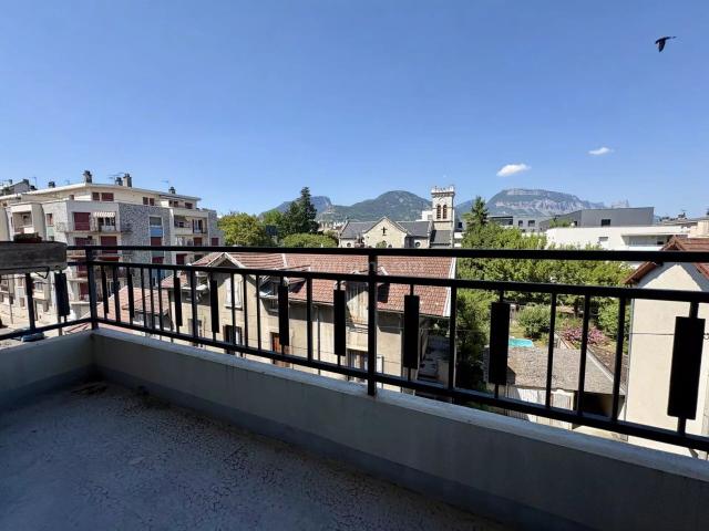 Appartement 4 pièces, 69 m² à louer à Grenoble 38100