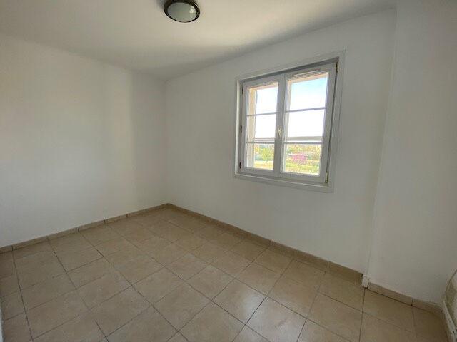 Appartement 4 pièces, 69 m² à louer à Peyrolles en Provence 13860