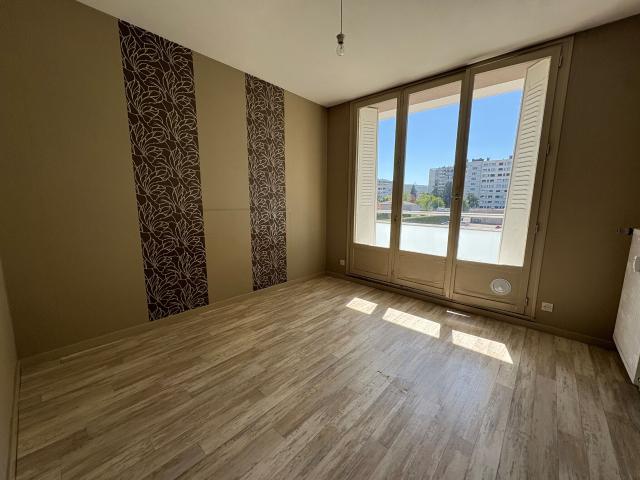 Appartement 4 pièces, 69 m² à louer à Saint Martin d'Hères 38400