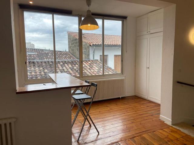 Appartement 4 pièces, 70 m² à louer à Bordeaux 33000