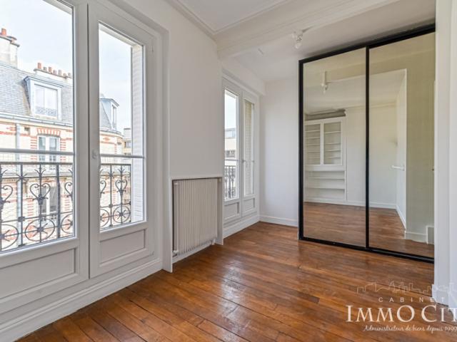 Appartement 4 pièces 70 m² à Paris 15e Cambronne