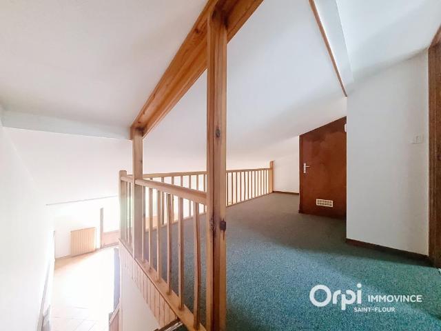 Appartement 4 pièces, 77 m² à louer à Neuvéglise sur Truyère 15260
