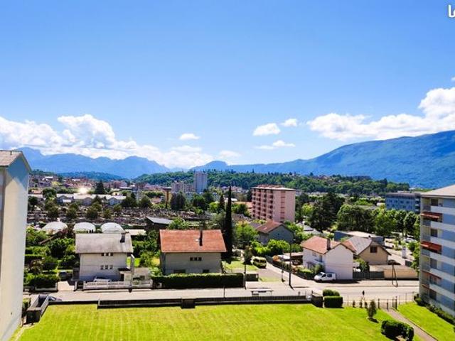 Appartement 4 pièces 77 m² Balcon et cave